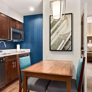 King Suite Hearing Access or Non-Smoking